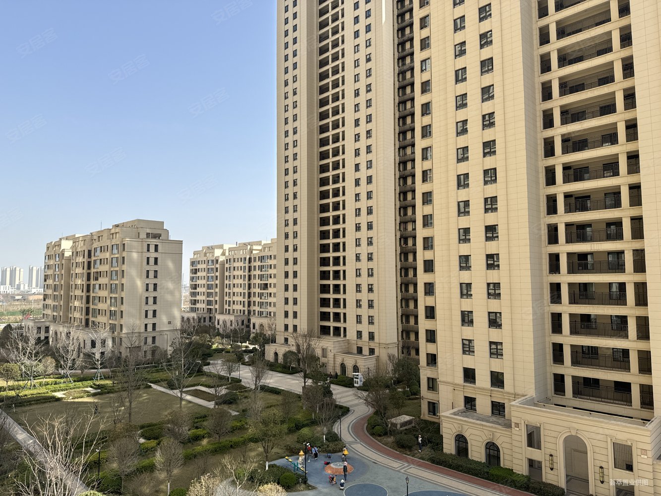新城悦隽公园里