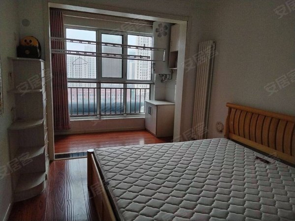 济南天桥历山北路水岸名邸出租水岸名邸三室电梯房,2400,拎包入住