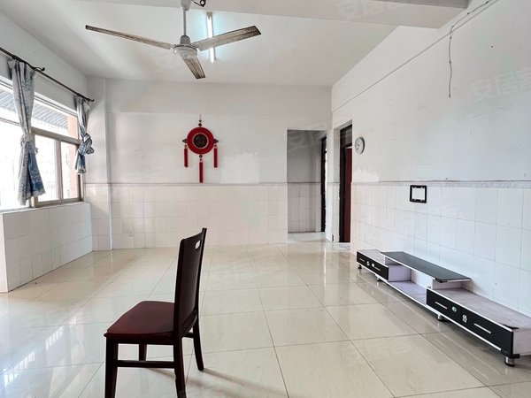 深圳宝安石岩河滨花园河滨花园公交站旁大三房两厅,步梯四楼,钥匙在手