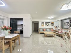 海口琼山龙昆南现代风格 首刺出租 一梯一户 小区游泳池 精装四房 南北通透出租房源真实图片