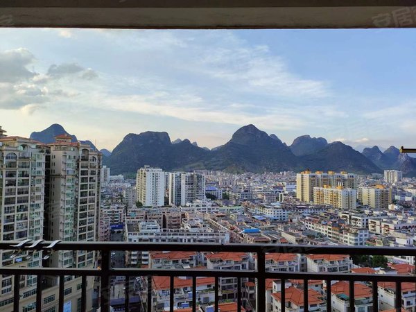 贺州八步灵峰南路远东江滨华府远东江滨华府 2室2厅1卫 85平 电梯房