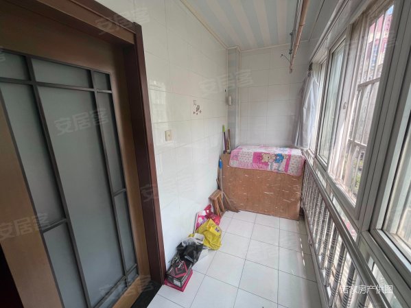 毓秀园多层四楼 南北通透大两室 地铁口 近公园医院