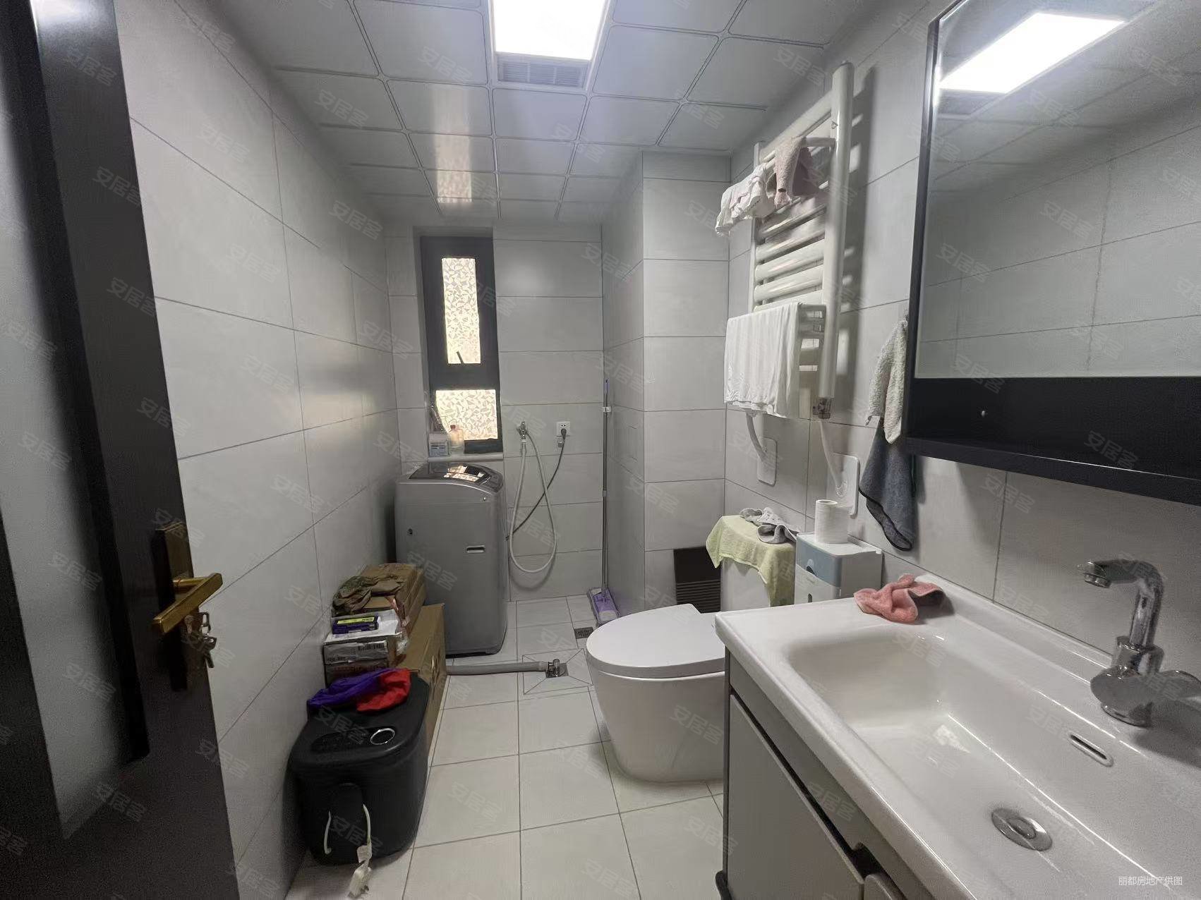 中海河山郡3室2厅2卫126㎡南北166万