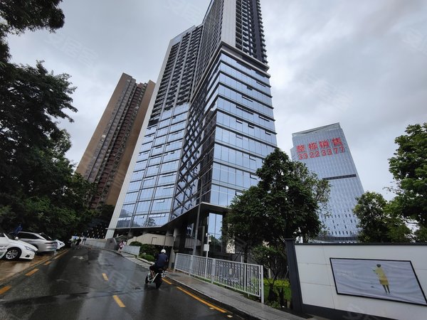 深圳南山前海远洋滨海大厦全新刚刚入伙小区,全新装修,一房带阳台4800