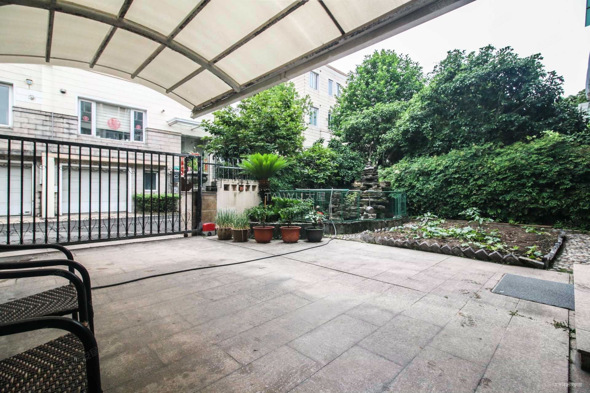 都市路新上双拼别墅万达旁配套齐全成熟板块精装修拎包入住