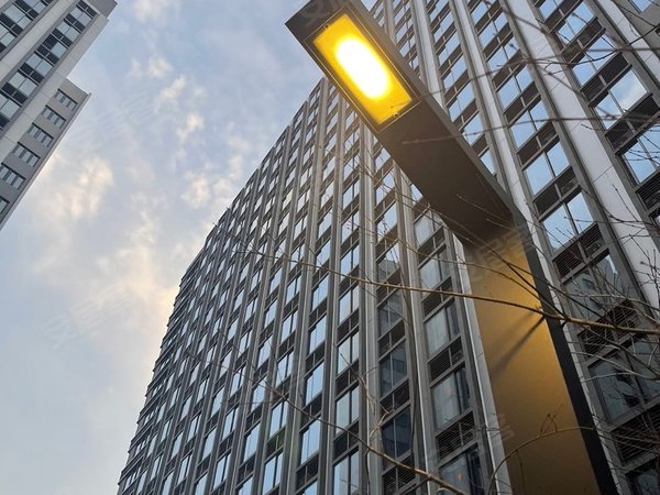 上海闵行浦江芦恒路60号楼8号线地铁口100米,精装公寓可压一付一出租