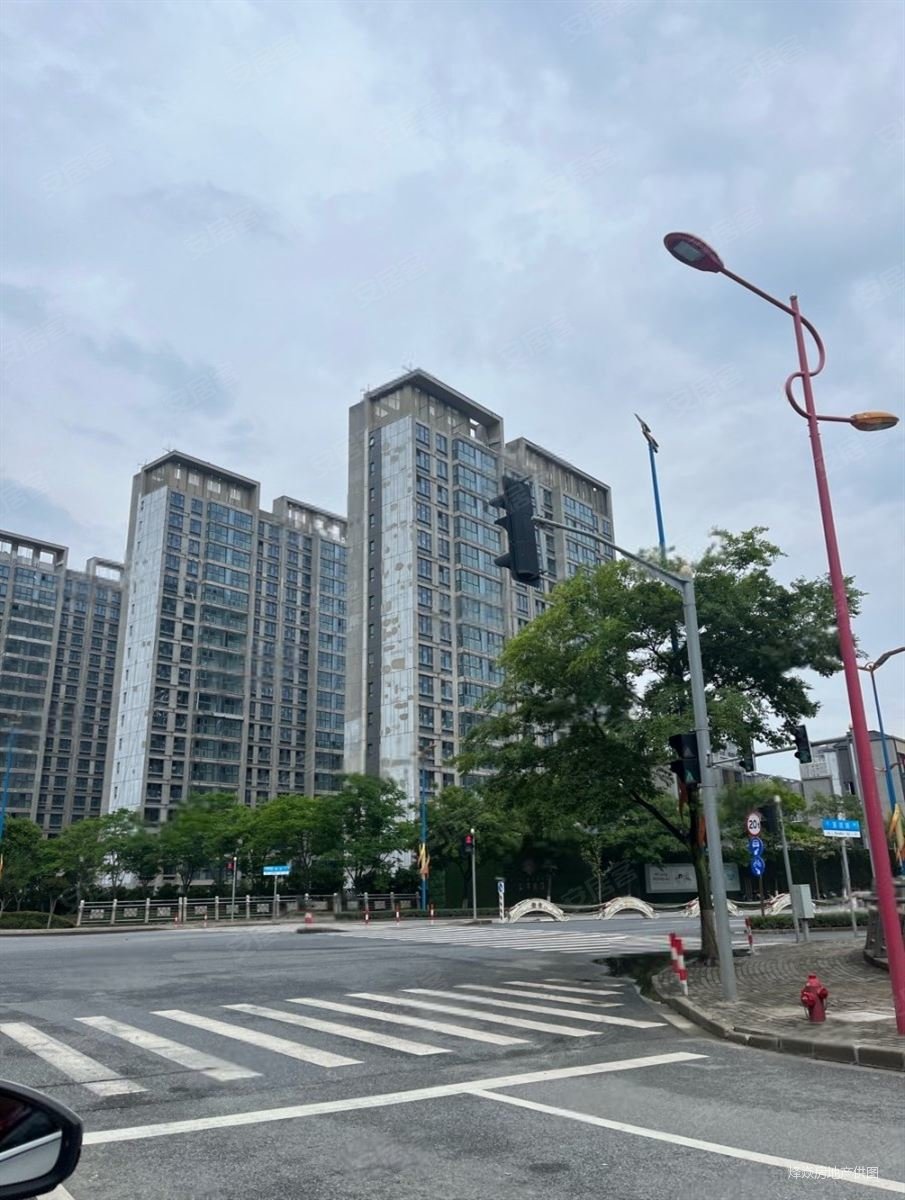 复地雍湖湾(商住楼)2室2厅2卫42.08㎡南北55万