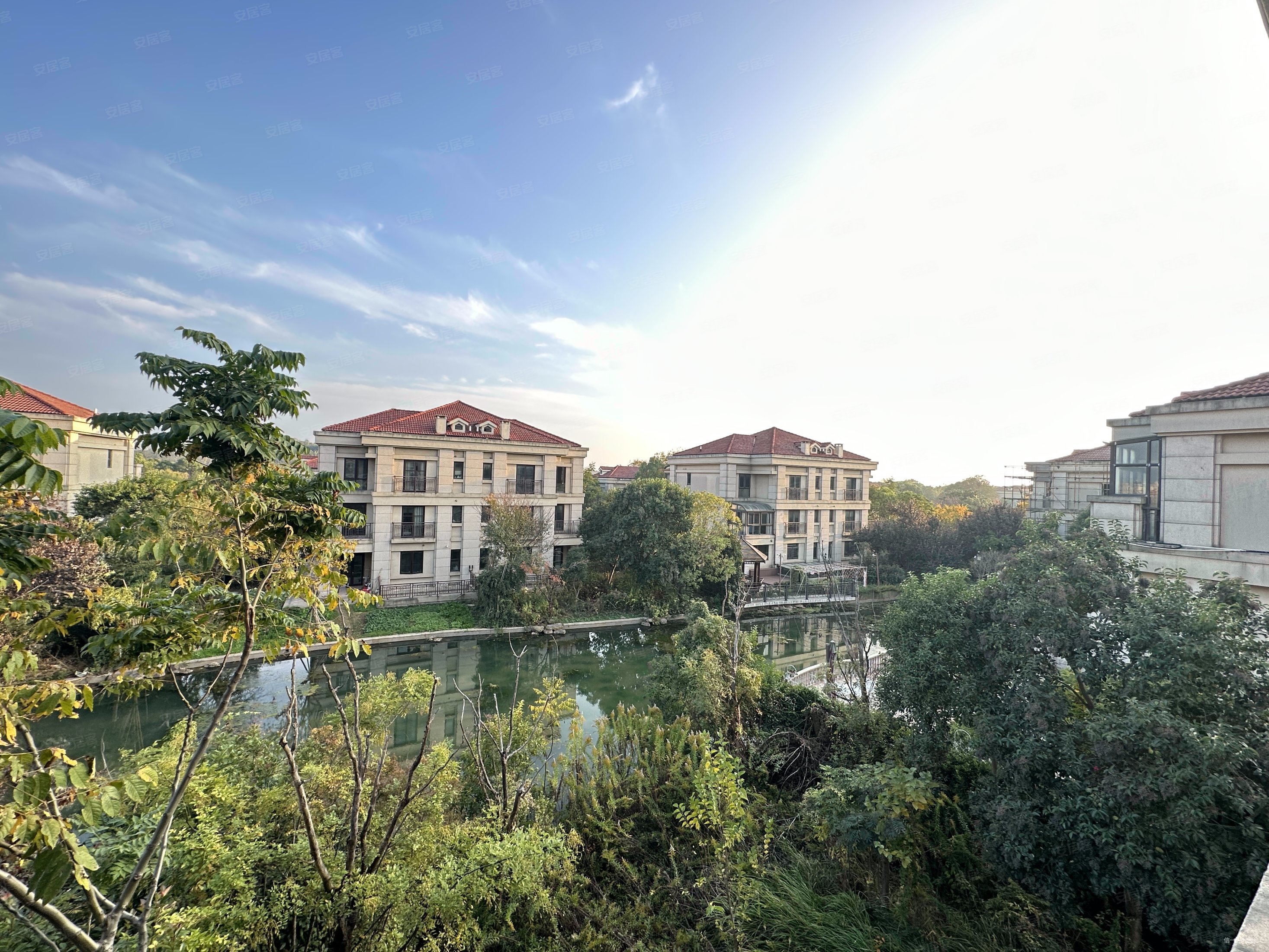 太湖锦园(别墅)5室2厅3卫526.99㎡南北2500万