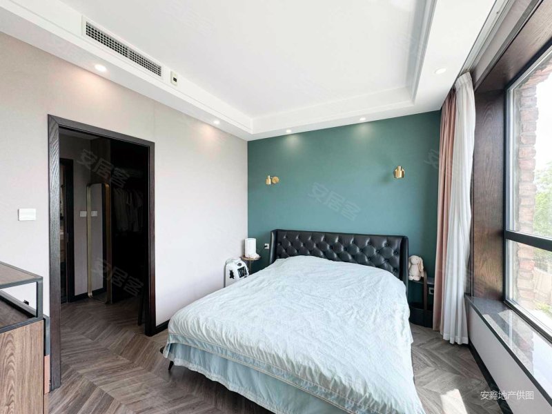 西山湖公园 前排 电梯 洋房  精装3室2厅2卫 保持好