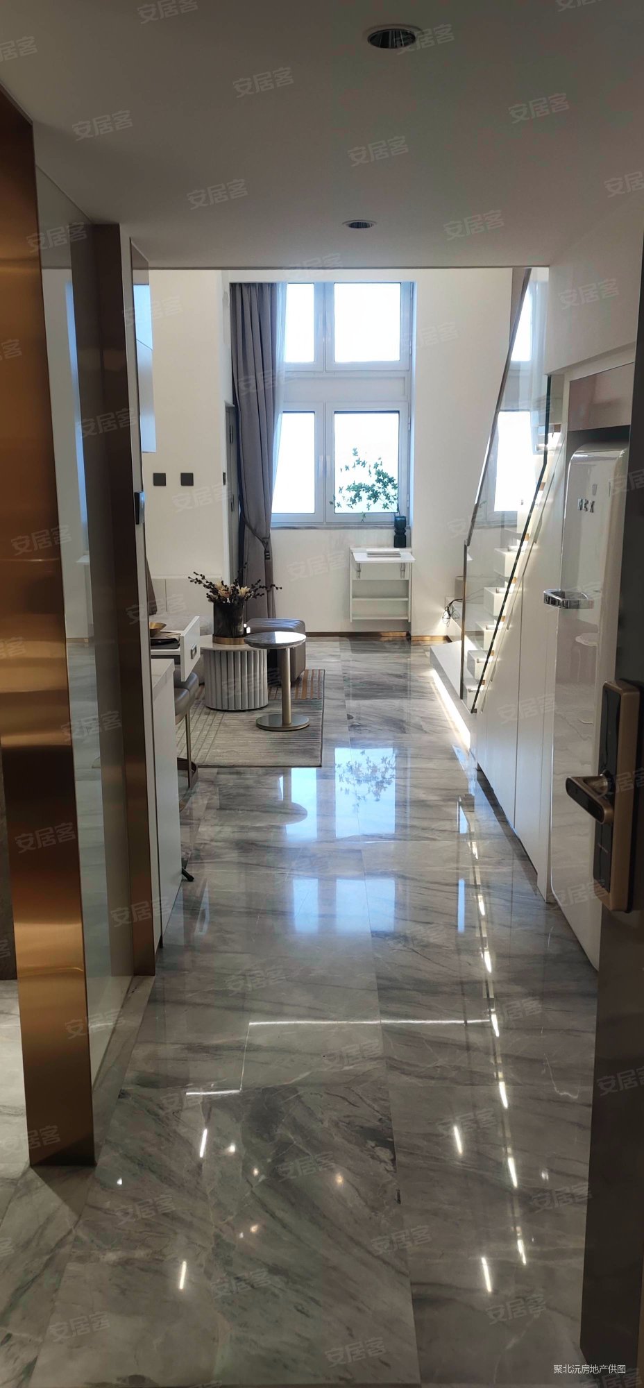 东都时代商务中心一区1室2厅1卫44㎡南北28万