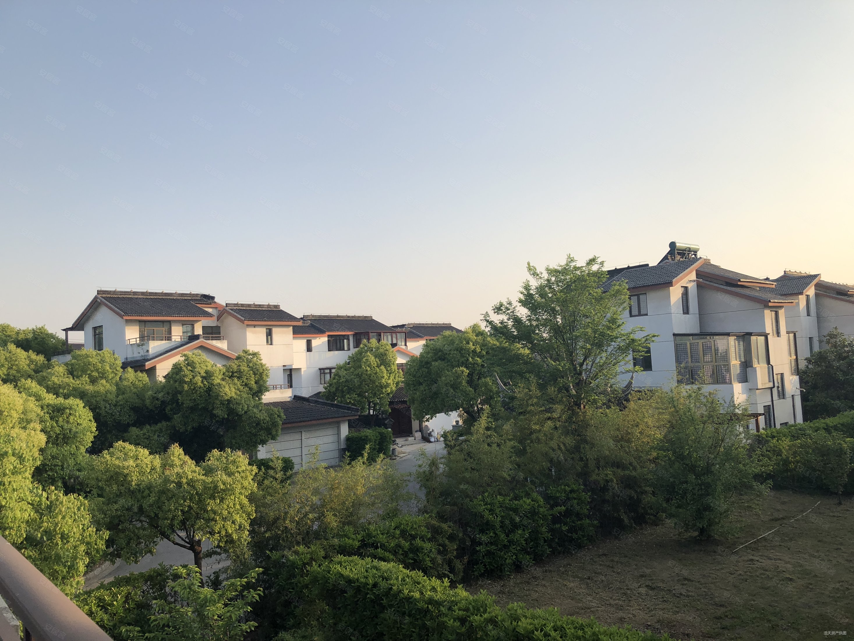 新出东山景园占地700平米纯毛坯