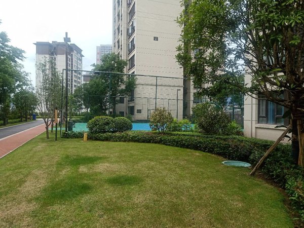 重庆万州周家坝绿地万萃城a组团业主自己精装带车位   3室一卫