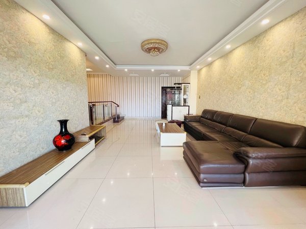 广州海珠滨江东滨江明珠滨江明珠苑 高层东北向望江景大三房两厅两卫