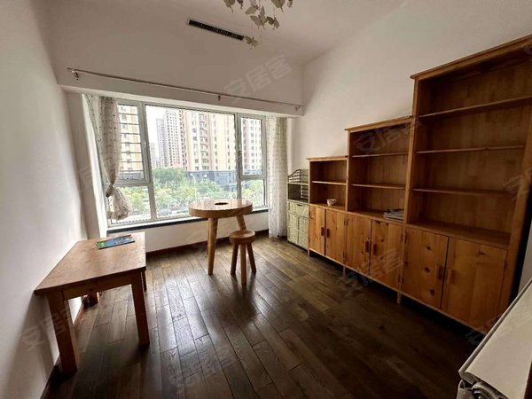 包头稀土高新区黄河大街三江尊园(别墅)租别墅找小郭 三江尊园别墅 精装修 带大院 看房方便提前联系出租房源真实图片