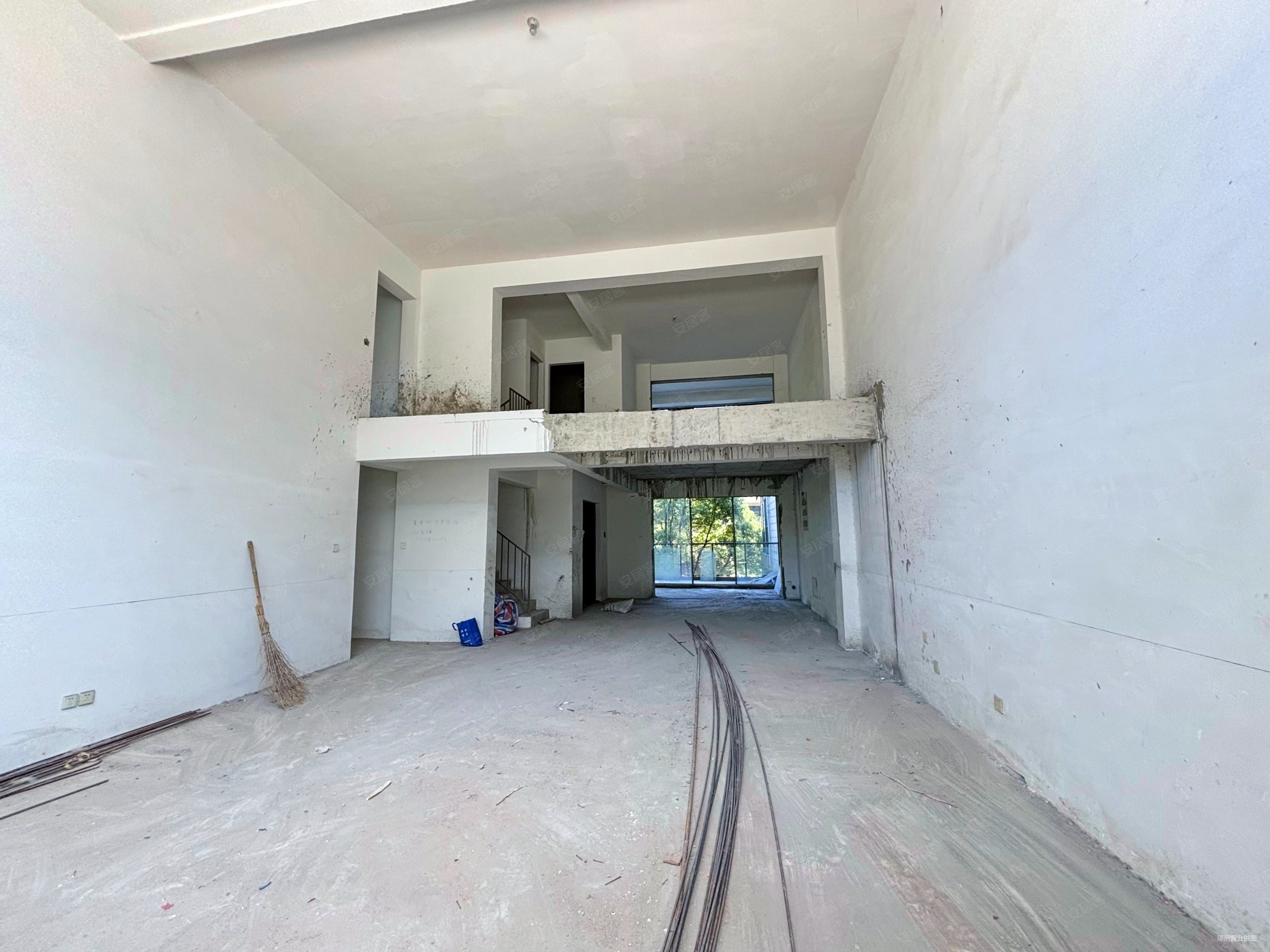 东方熙龙山院 毛坯中叠 露台 已花20万改造 赠 150平