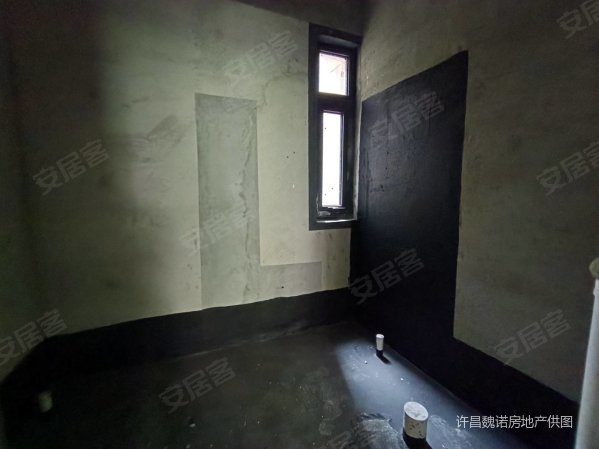 中建观湖珑府4室2厅2卫177㎡南北160万