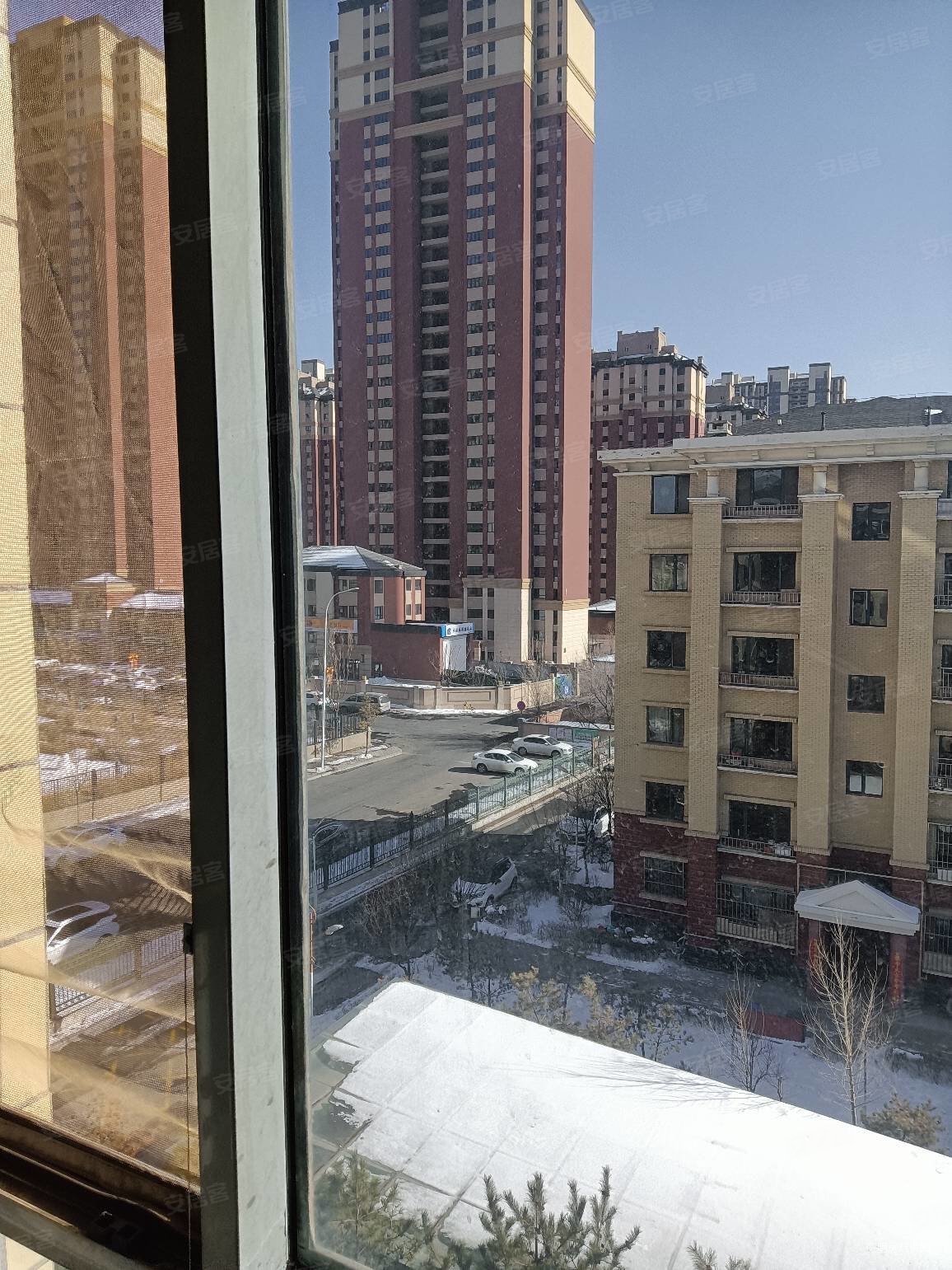 紫御澜庭小区,5楼,总高6层,紧邻西万达,价格可议.