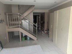 喀什喀什市喀什城区曙光国际三楼电梯80平复式 一室两厅 带空调 可年租月付出租房源真实图片