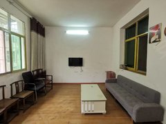 嘉鱼嘉鱼城区嘉鱼市区房子干净整洁，拎包入住，诚意出租！步梯三楼出租房源真实图片