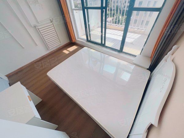 青岛李沧青山路瑞康花园瑞康花园精装主卧带阳!2.3号线地铁!