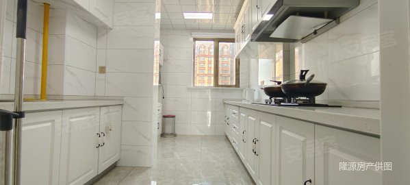 明湖公馆3室2厅2卫139.9㎡南北83万