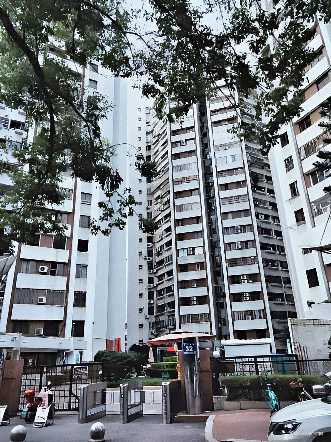 元洪花园精装修高层电梯2室临近延安中冠亚协和五一广场