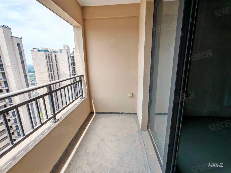 大学路旁 小三室 小区环境好 集中供暖 采光好,中骏汇景城二手房,77万