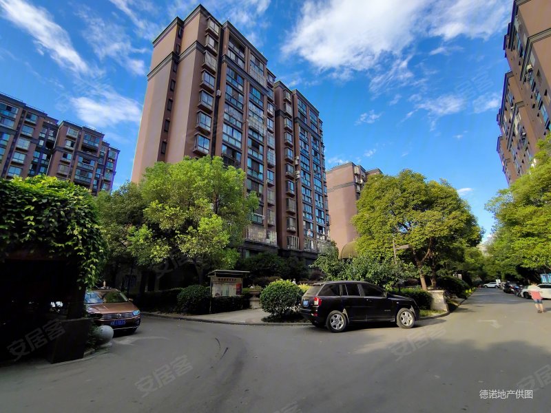 逸皓华庭大两房,南北通透,自住精装无税费,低于市场价20万!