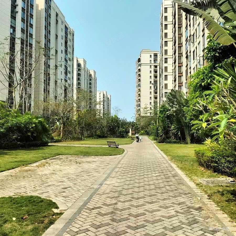 绿地城骏园2室1厅1卫68.08㎡南北95万