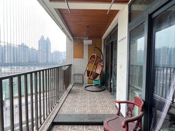 重庆江北大石坝东海岸一线江景 大三室 双卫 超大外阳台 视野开阔