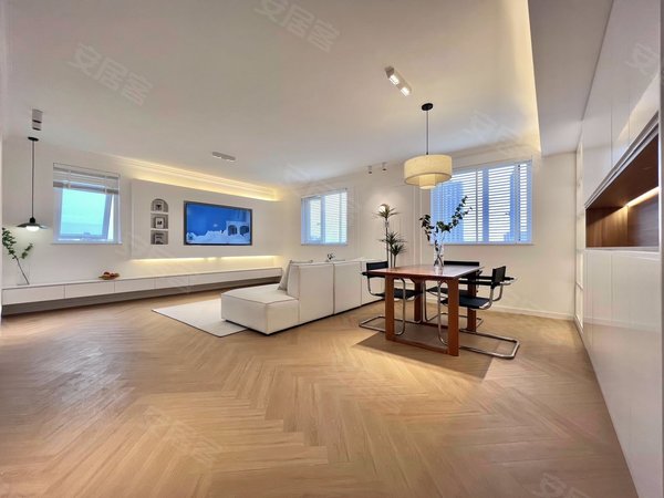 上海长宁天山紫云大厦天山步行商圈,厅室朝南配置,俯瞰上海夜景出租