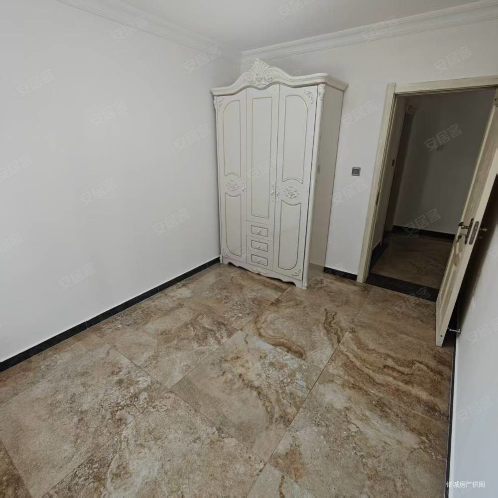 富丽华庭4室2厅1卫182.01㎡南北92.5万