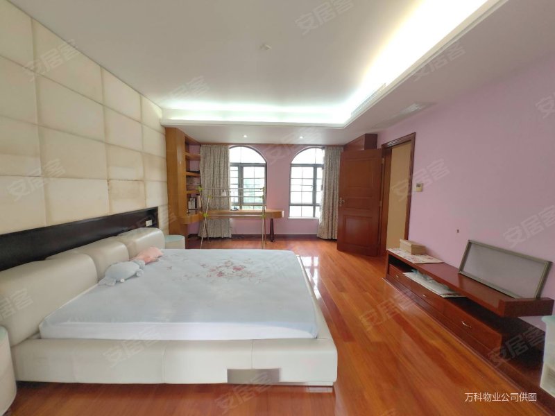 精装可拎包入住 环境好,万科松山湖1号(别墅)二手房,1300万,5室2厅,3