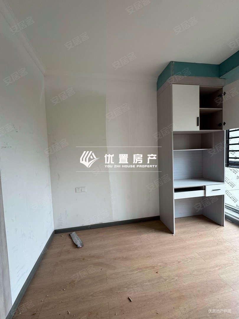 麓湖宫(一期)4室2厅2卫124.28㎡南北85万