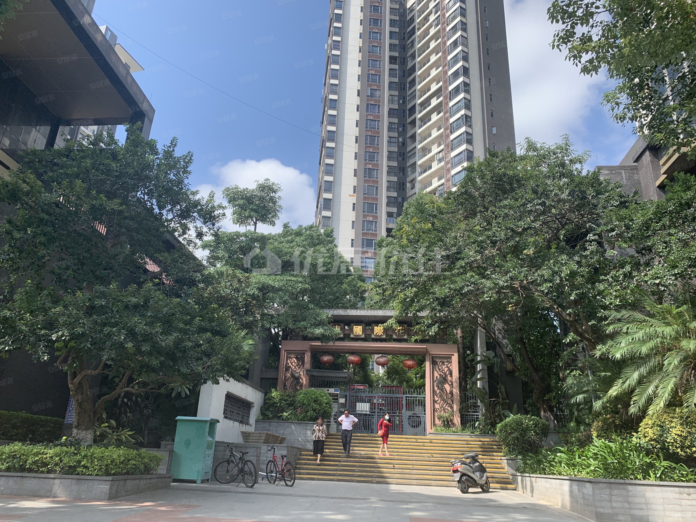 汇东国际花园3室2厅2卫120.96㎡南288万