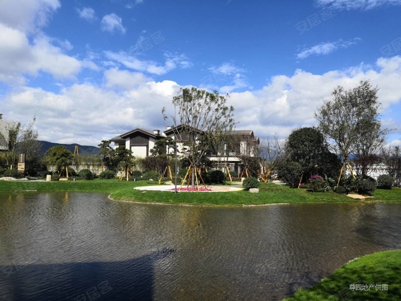 滇中新區童世界旁俊發嵩山溪谷精裝修合院別墅帶車位送60平花園