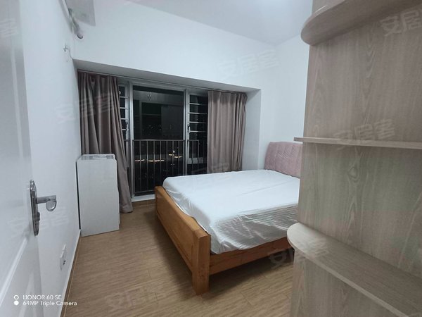 深圳福田石厦新天石厦花园石厦花园大一房一厅 刚放租 价格6800可以租