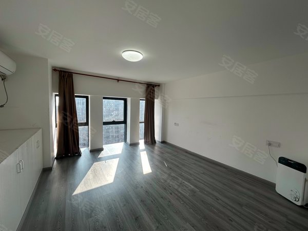 桐乡禾峰传奇实拍 复式loft 民用电 阳光很好 可办公也可配家具居住