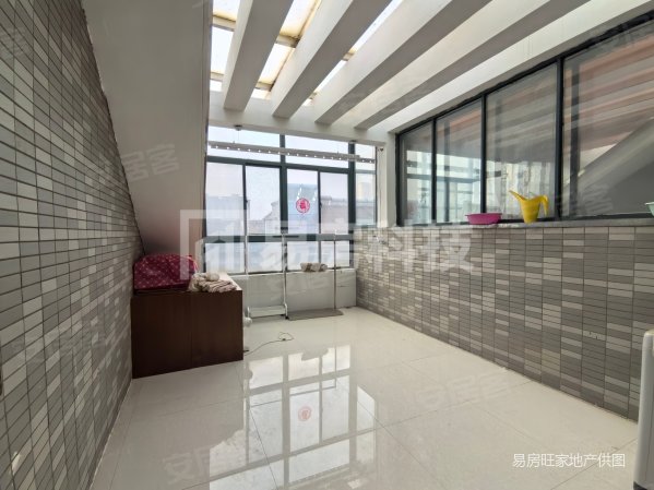 顶层复式精装大四房带车库带大露台阳光新城宏基花园