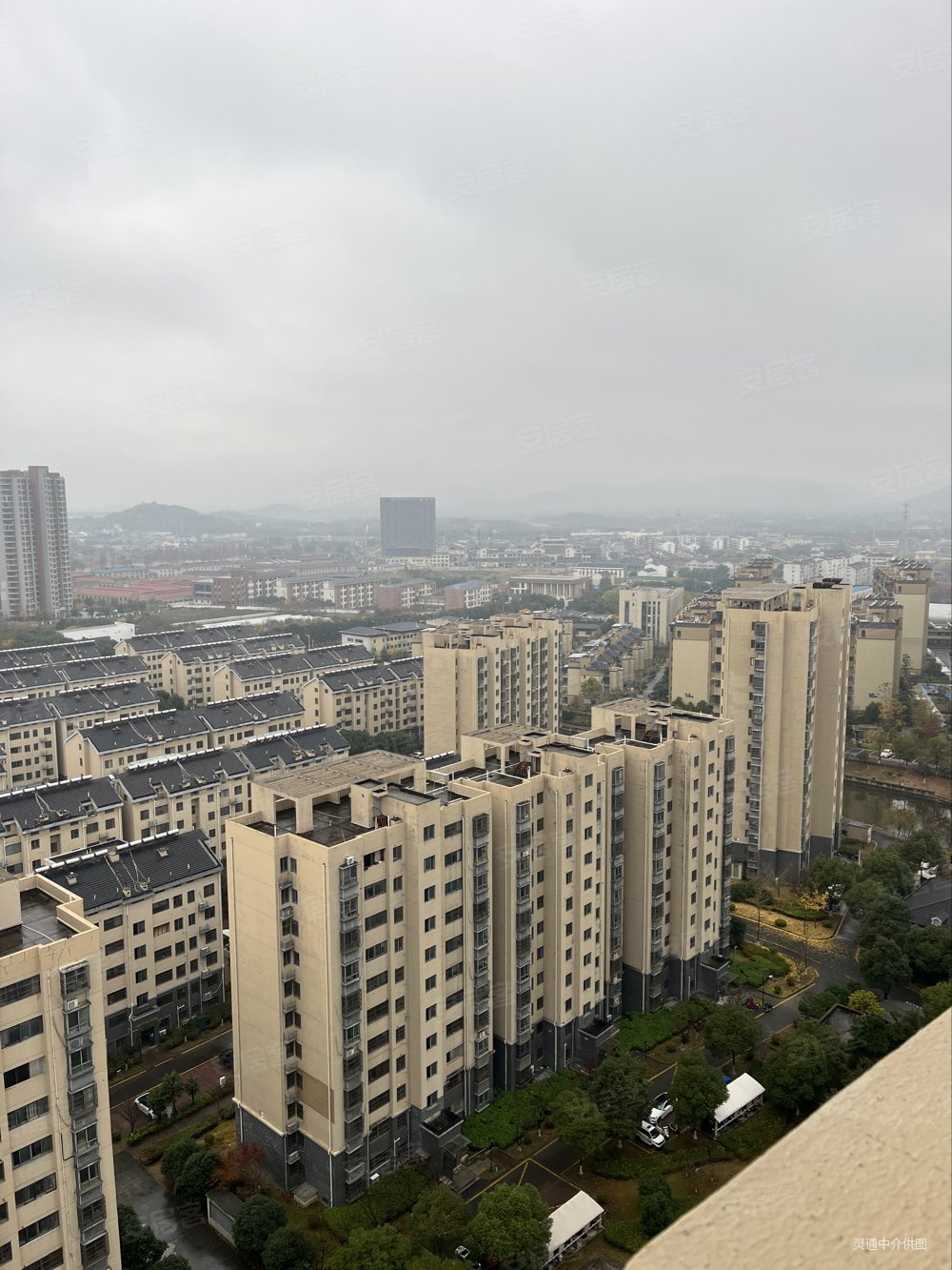 赵庄新宛电梯大平层高层22楼172平方毛坯135万