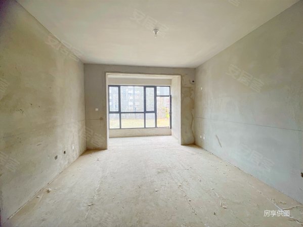 一楼带大院,9乘12米院子, 后一套,金盛悦府二手房,215万,3室2厅,2卫