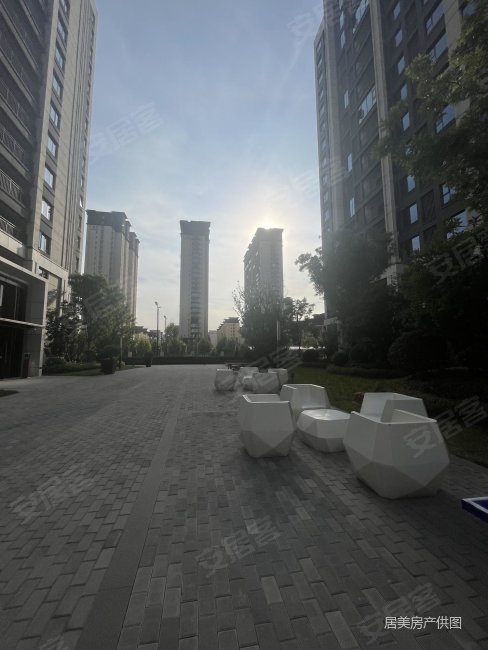 建业江山汇 洋房 通双气次新小区 电梯房 正南朝向 好停车