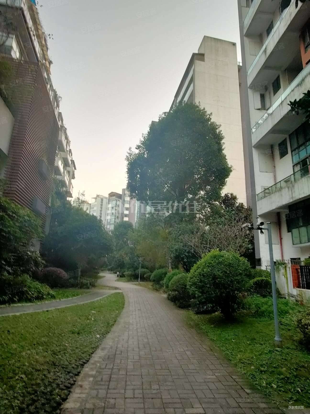 溪山御景精装三房关门卖带车位南北通透随时看房电梯房