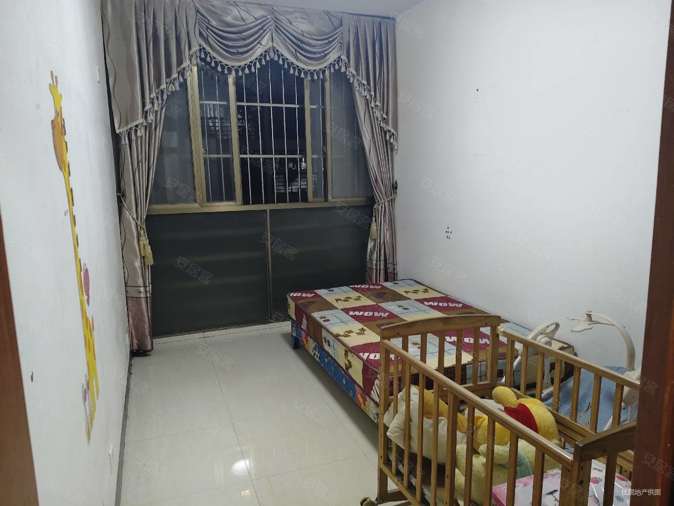 东湾桃花苑4室2厅2卫127.58㎡南北28.8万