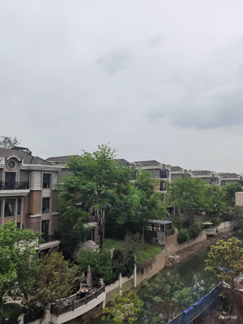 蔚蓝卡地亚黑钻别墅
