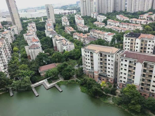 昆山玉山城南世茂蝶湖湾原房东自己住的, 干净温馨  第一次出租有钥匙