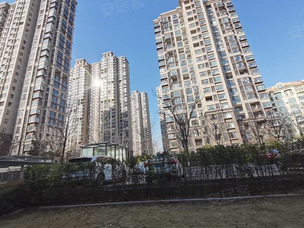 青岛黄岛隐珠红星天铂红星天铂二期,精装套三,配置齐全,已封阳台,有