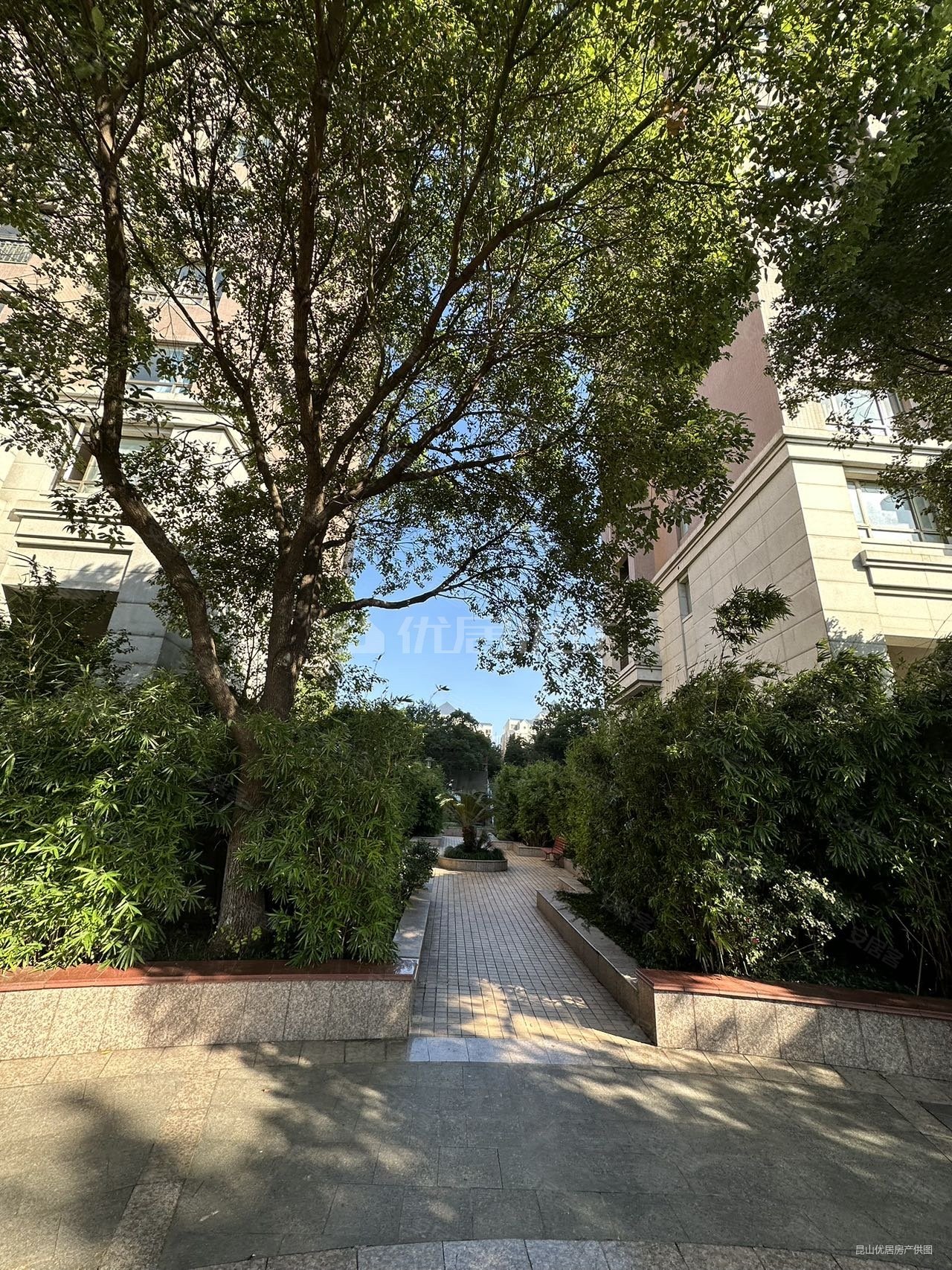 紧邻地铁口100米精装家电齐全看房方便业主诚心卖,华敏世家花园二手房