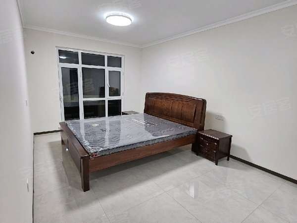 濮阳华龙丹尼斯东湖花畔小区东湖花畔小区 3室2厅2卫出租房源真实图片