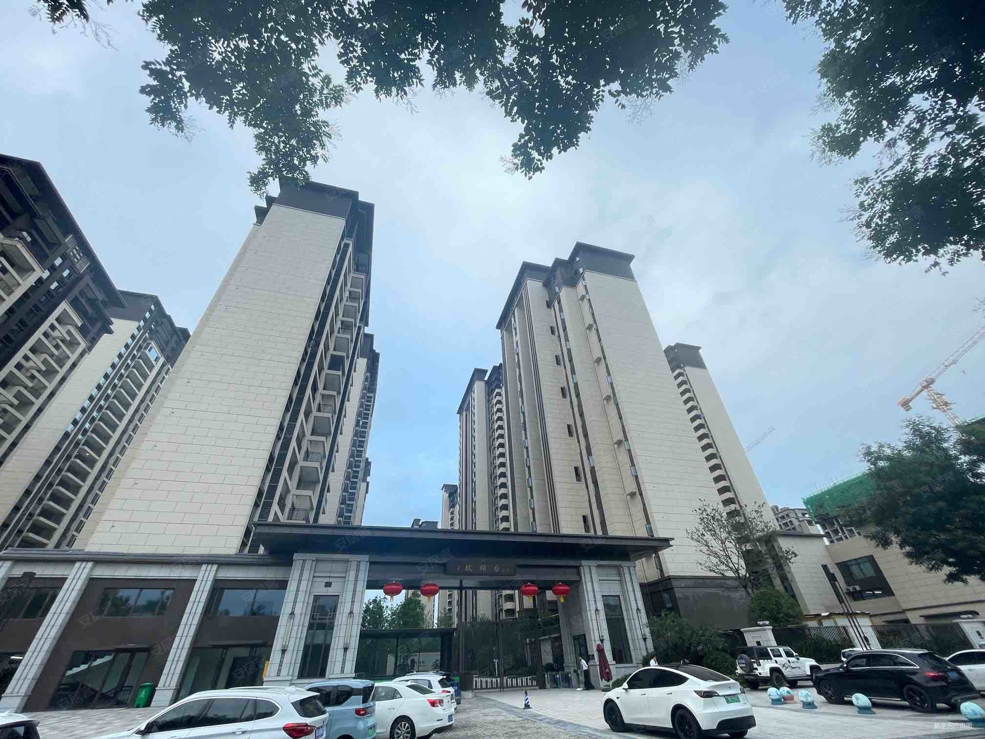 高铁站碧桂园玖锦台三室毛坯复式满二楼层好有车位急售